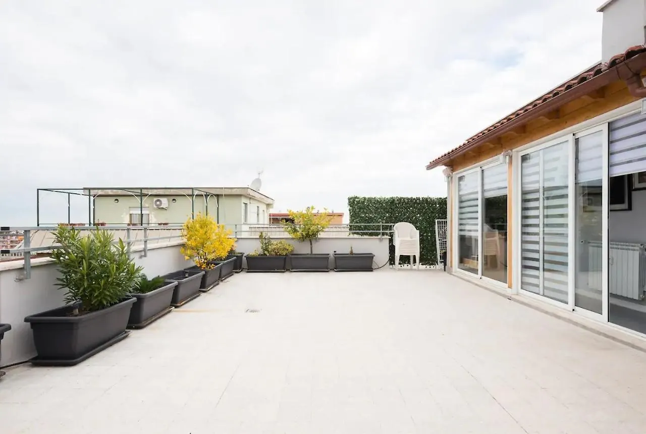 Attico con vista Ciampino Roma - Private Suite de Luxe 0*,  Italia