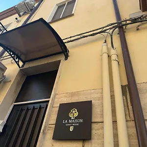 https://house-la-maison.taorminaitalyhotels.com